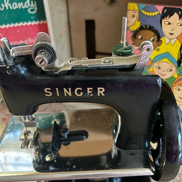 Antique 1955 Singer Child's Sewing Machine - Picture 5 of 12